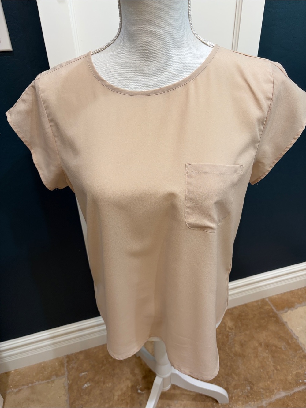 Violet & Claire nude color short sleeve scoop neck blouse